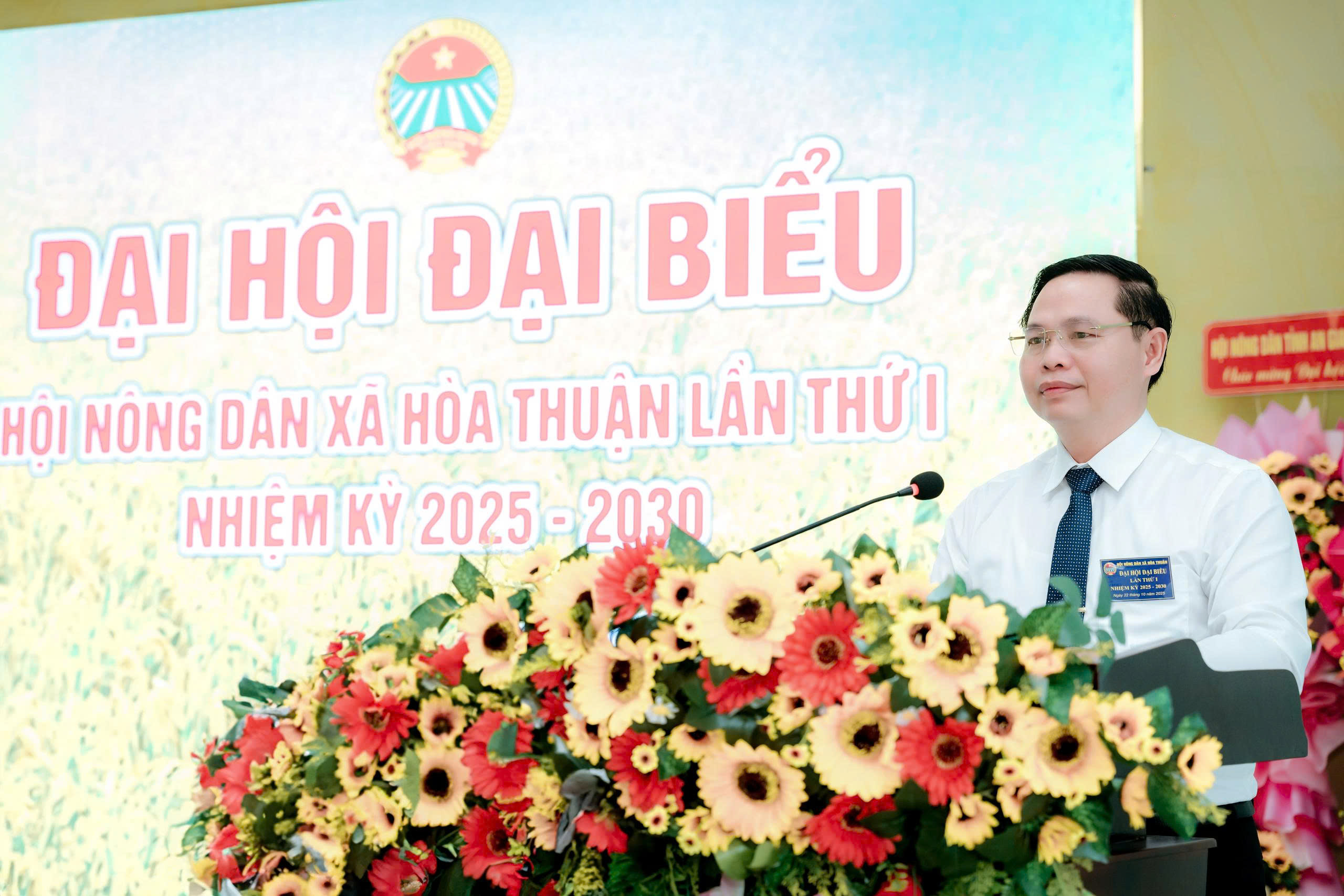 Đồng chí Trần Văn Thanh, Bí thư Đảng ủy, đến dự và chỉ đại Đại hội